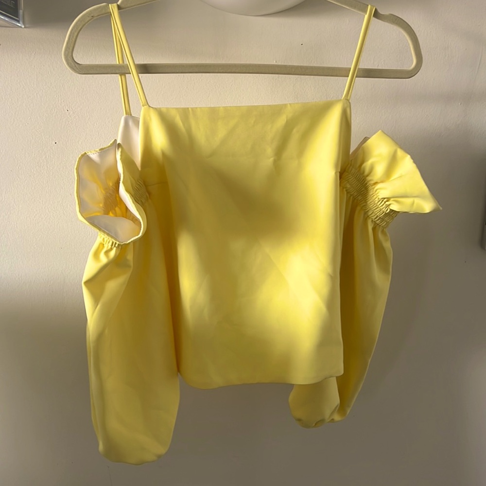 Offshoulder Crop top with open back